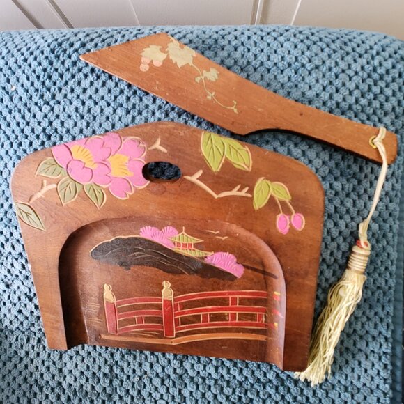 Vintage Wood Hand Carved and Painted Crumb Tray and Scraper 1930s-40s Japan - Picture 5 of 6